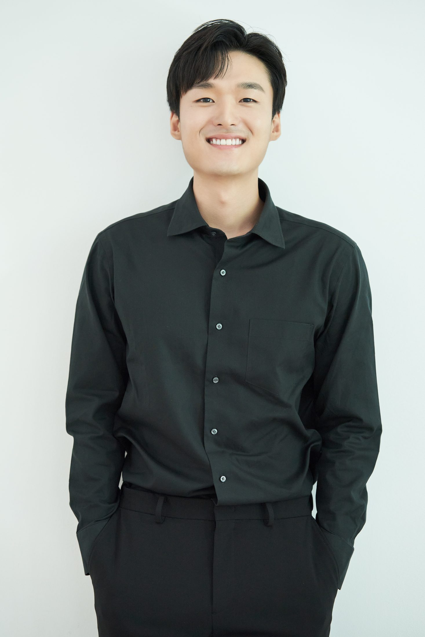 이윤창 전신 프로필